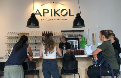 Visitez la distillerie de quartier Apikol, Québec
